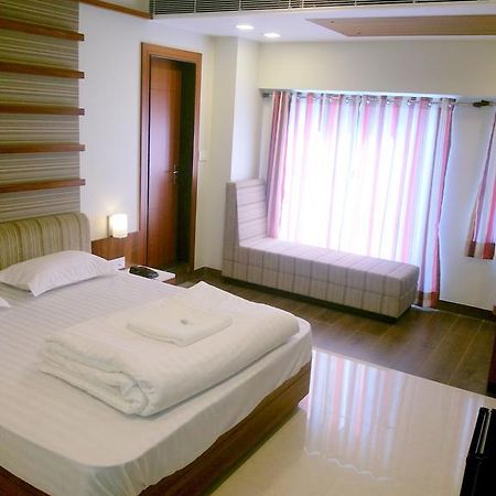Hotel Sangat Plaza Бопал Стая снимка