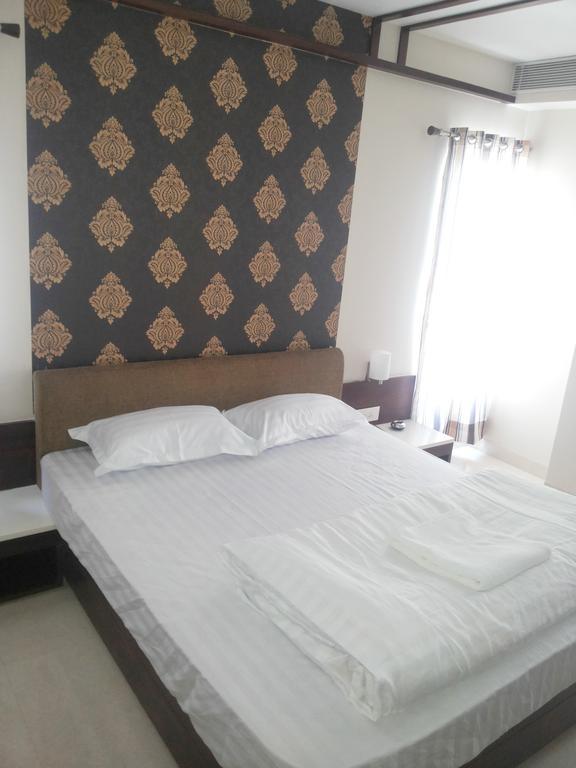 Hotel Sangat Plaza Бопал Стая снимка