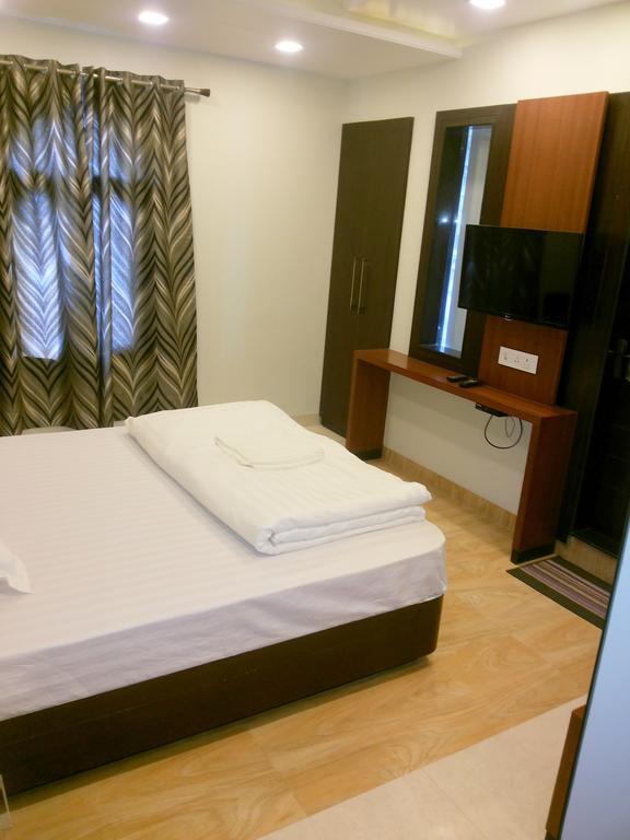 Hotel Sangat Plaza Бопал Стая снимка