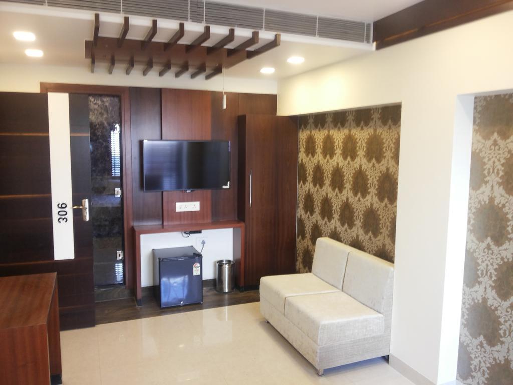 Hotel Sangat Plaza Бопал Екстериор снимка