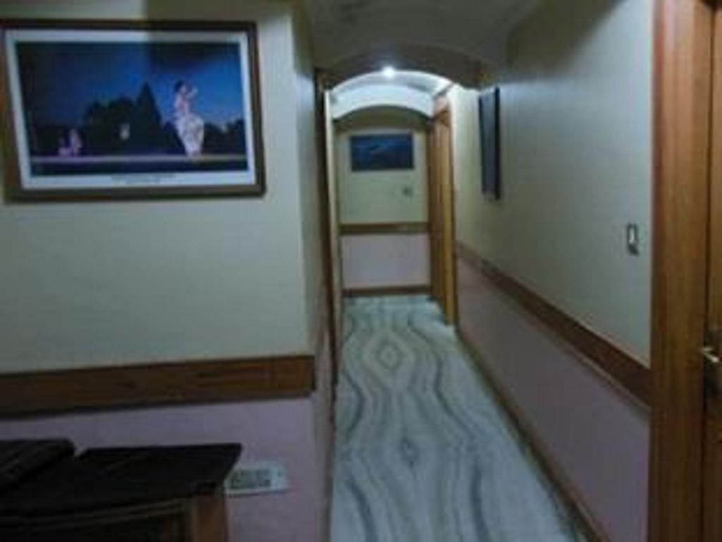 Hotel Sangat Plaza Бопал Екстериор снимка