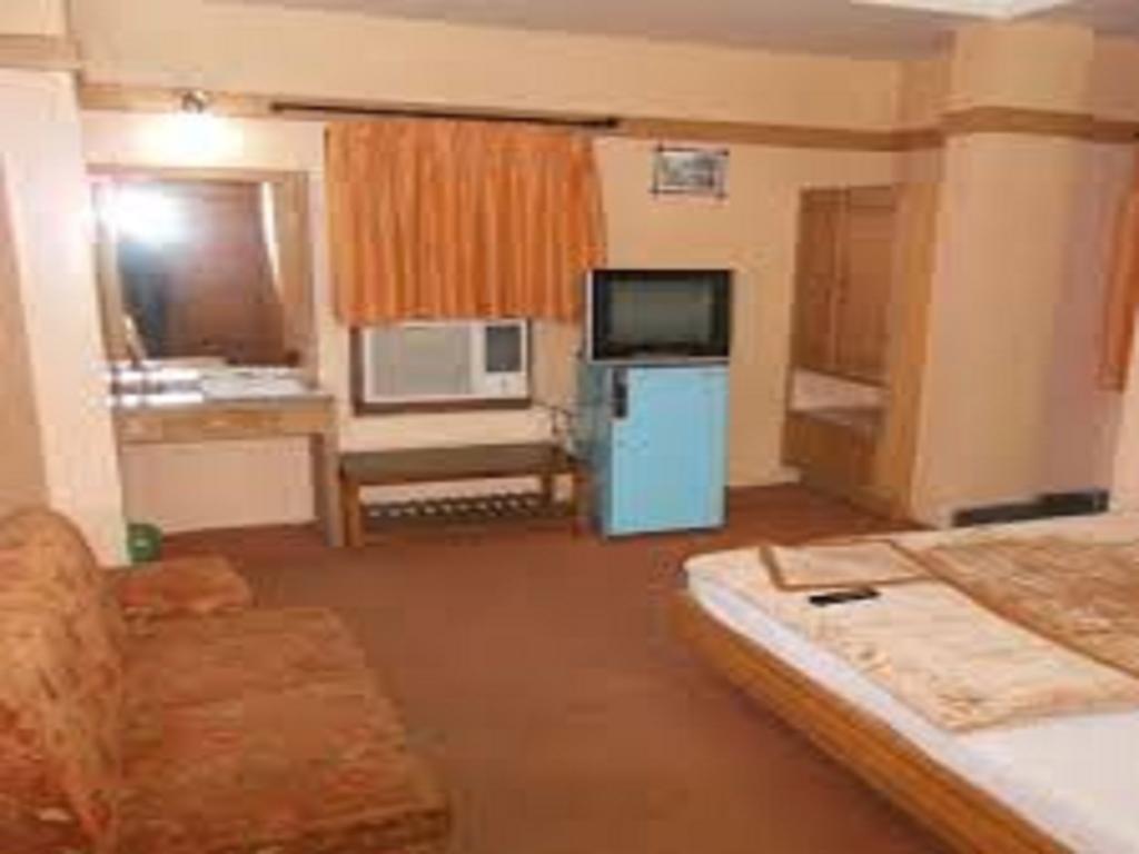 Hotel Sangat Plaza Бопал Екстериор снимка
