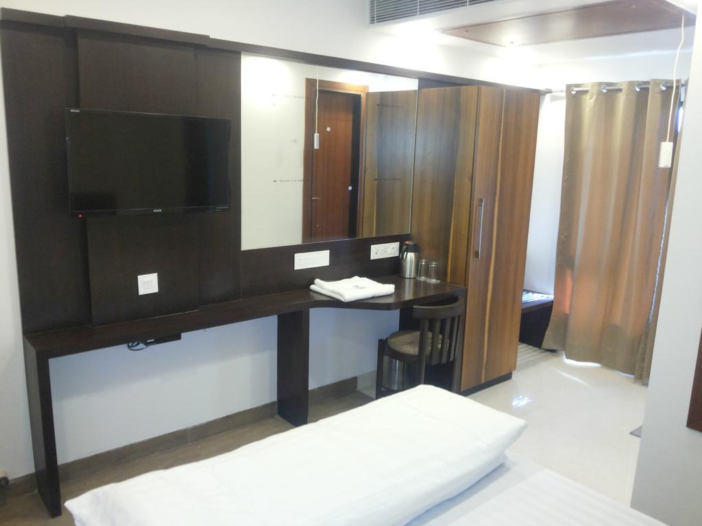 Hotel Sangat Plaza Бопал Стая снимка