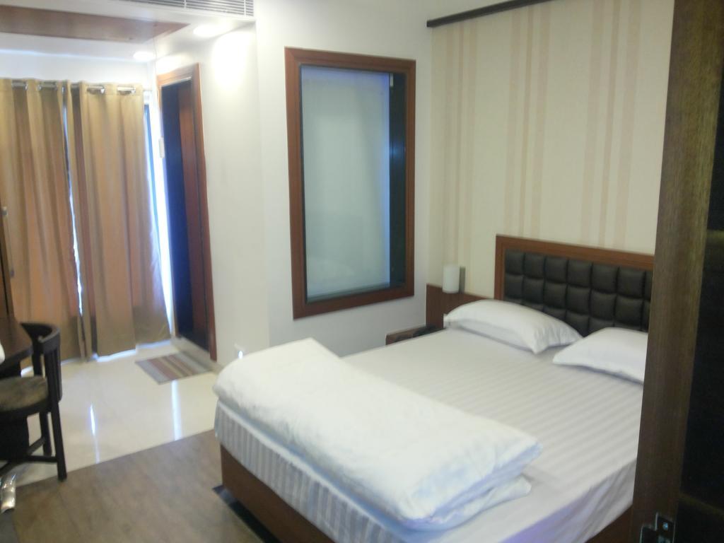 Hotel Sangat Plaza Бопал Екстериор снимка