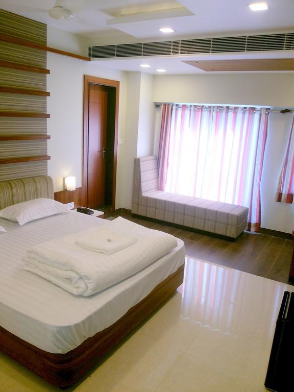 Hotel Sangat Plaza Бопал Стая снимка