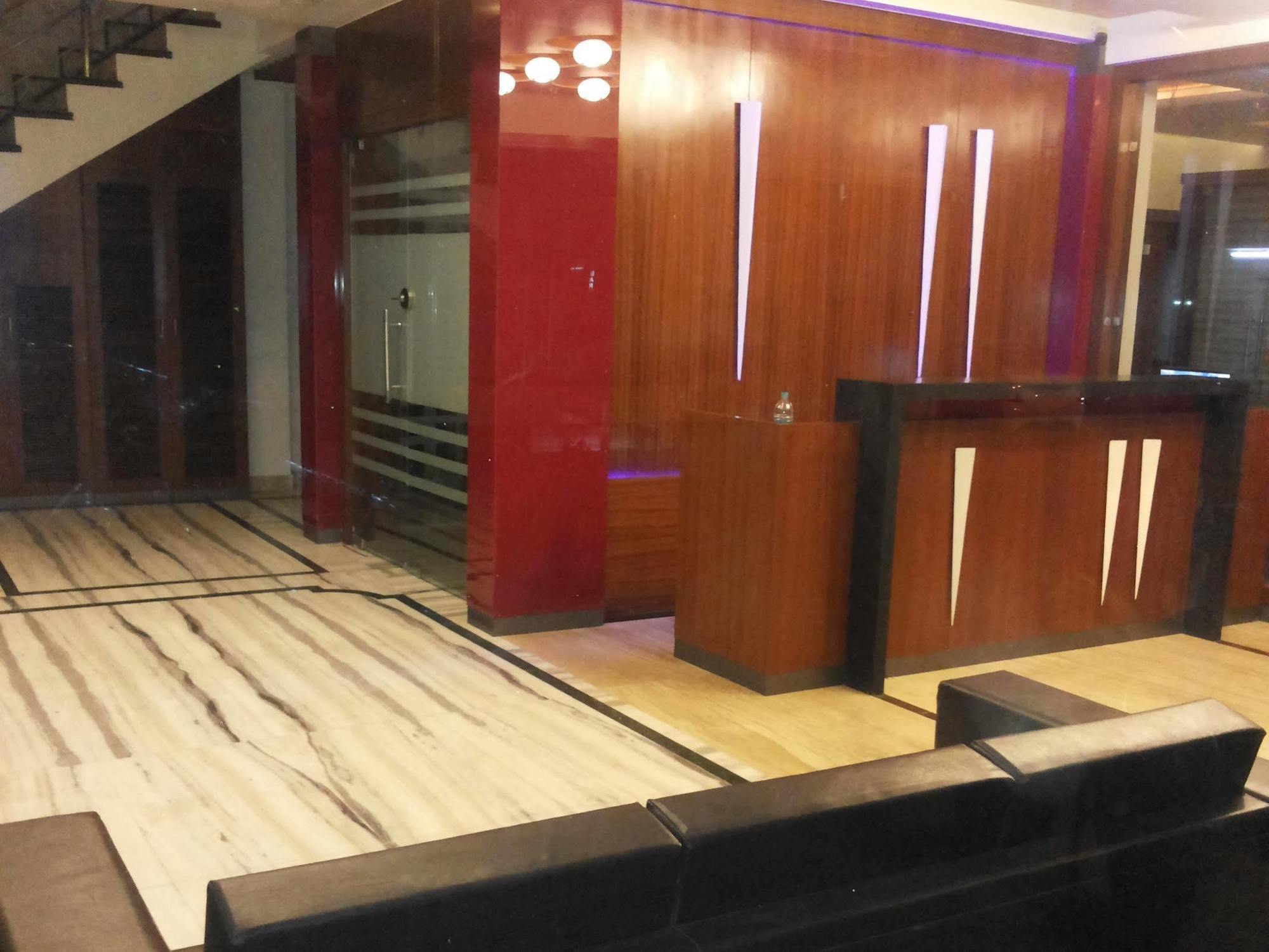Hotel Sangat Plaza Бопал Екстериор снимка