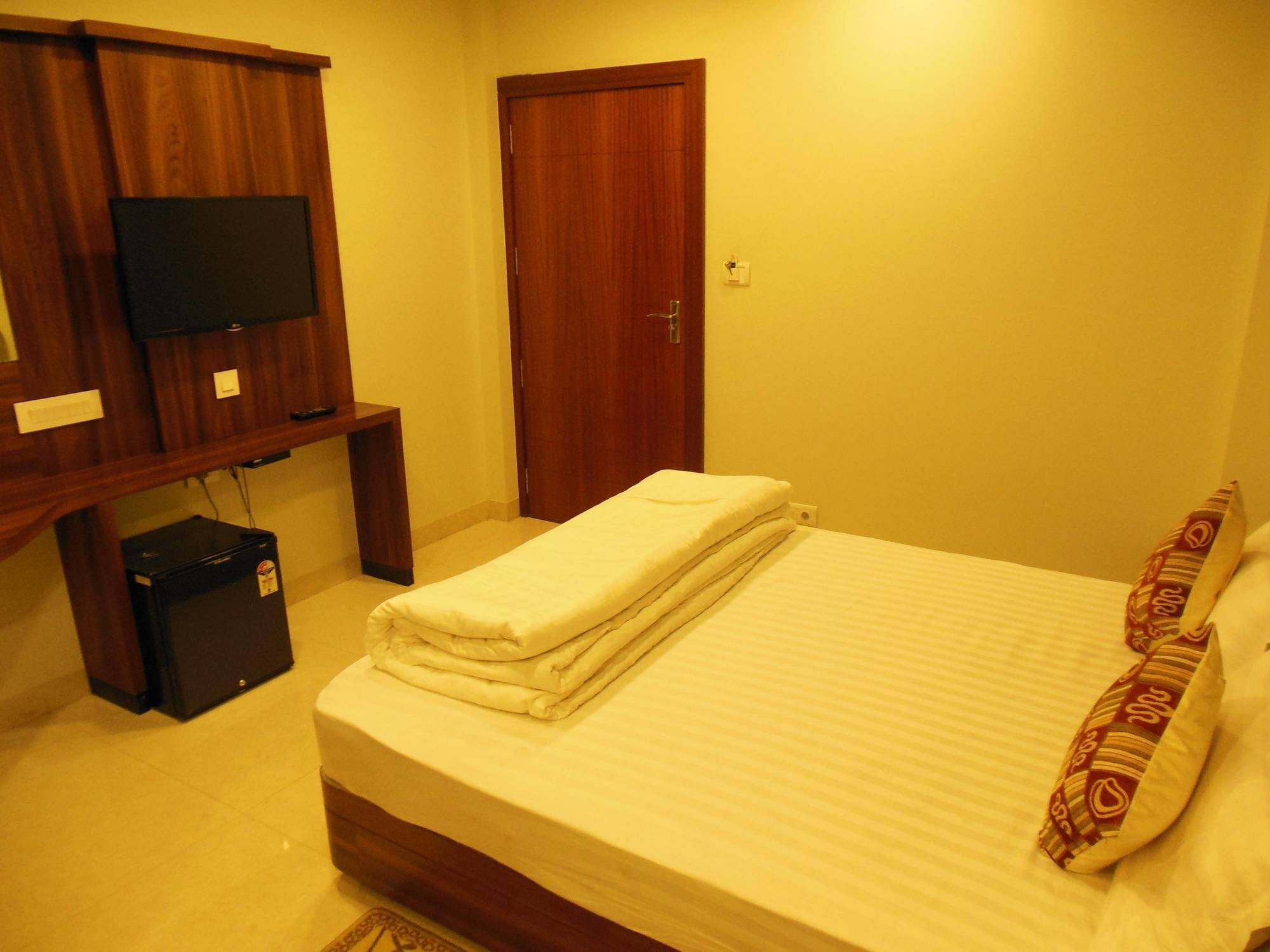 Hotel Sangat Plaza Бопал Екстериор снимка