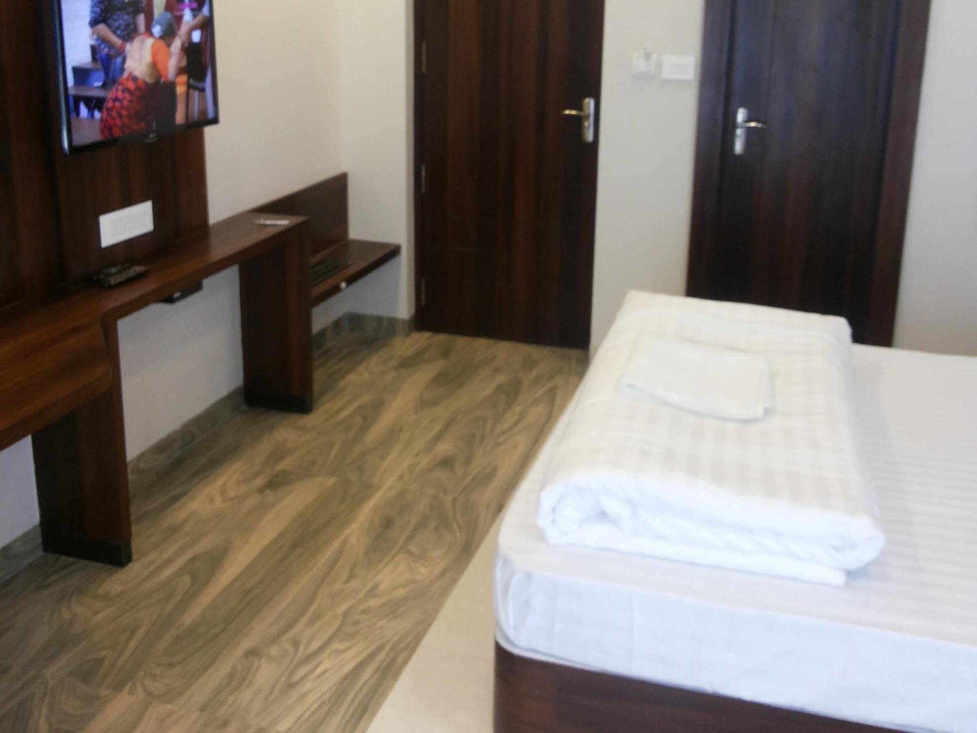 Hotel Sangat Plaza Бопал Екстериор снимка